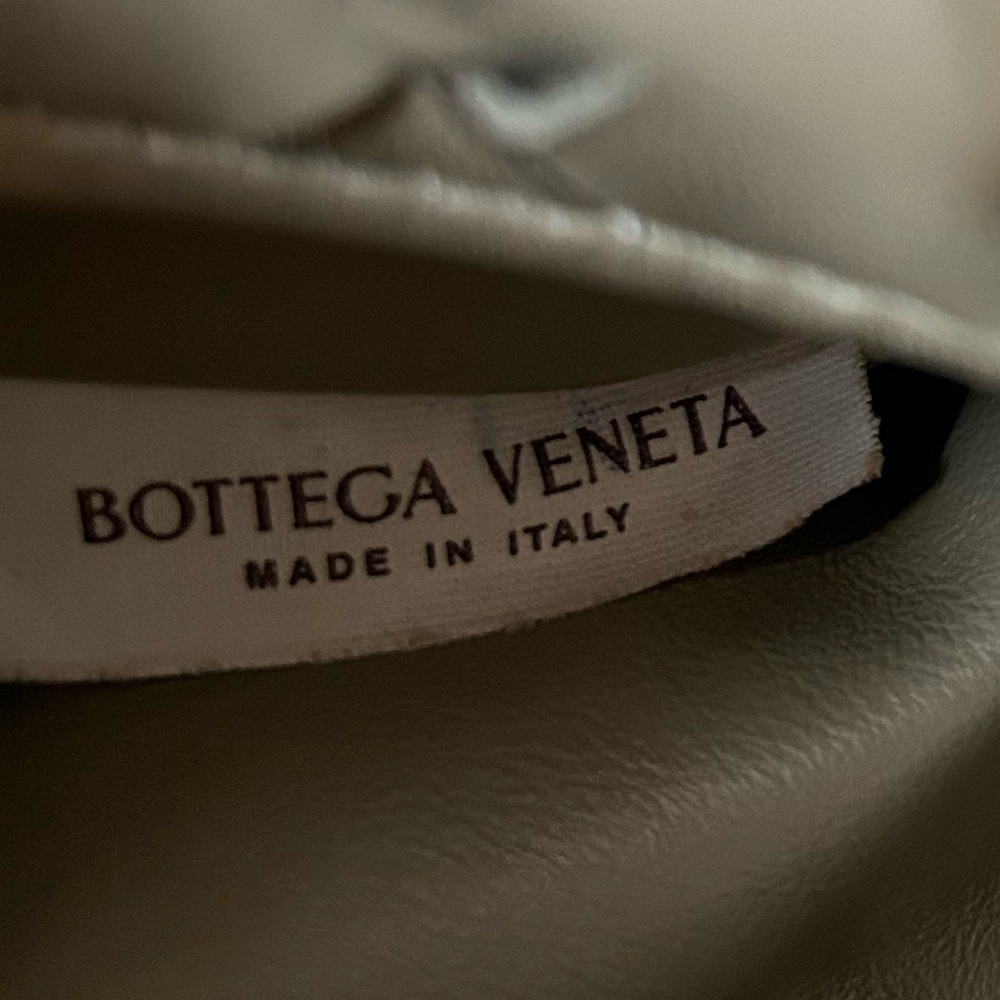 Bottega Veneta Mini Jodie
Intrecciato Sauge Sage Leather Knot
Gold Hardware - Picture 9 of 10